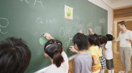 延逵小学引进访客机，加强校园安全建设